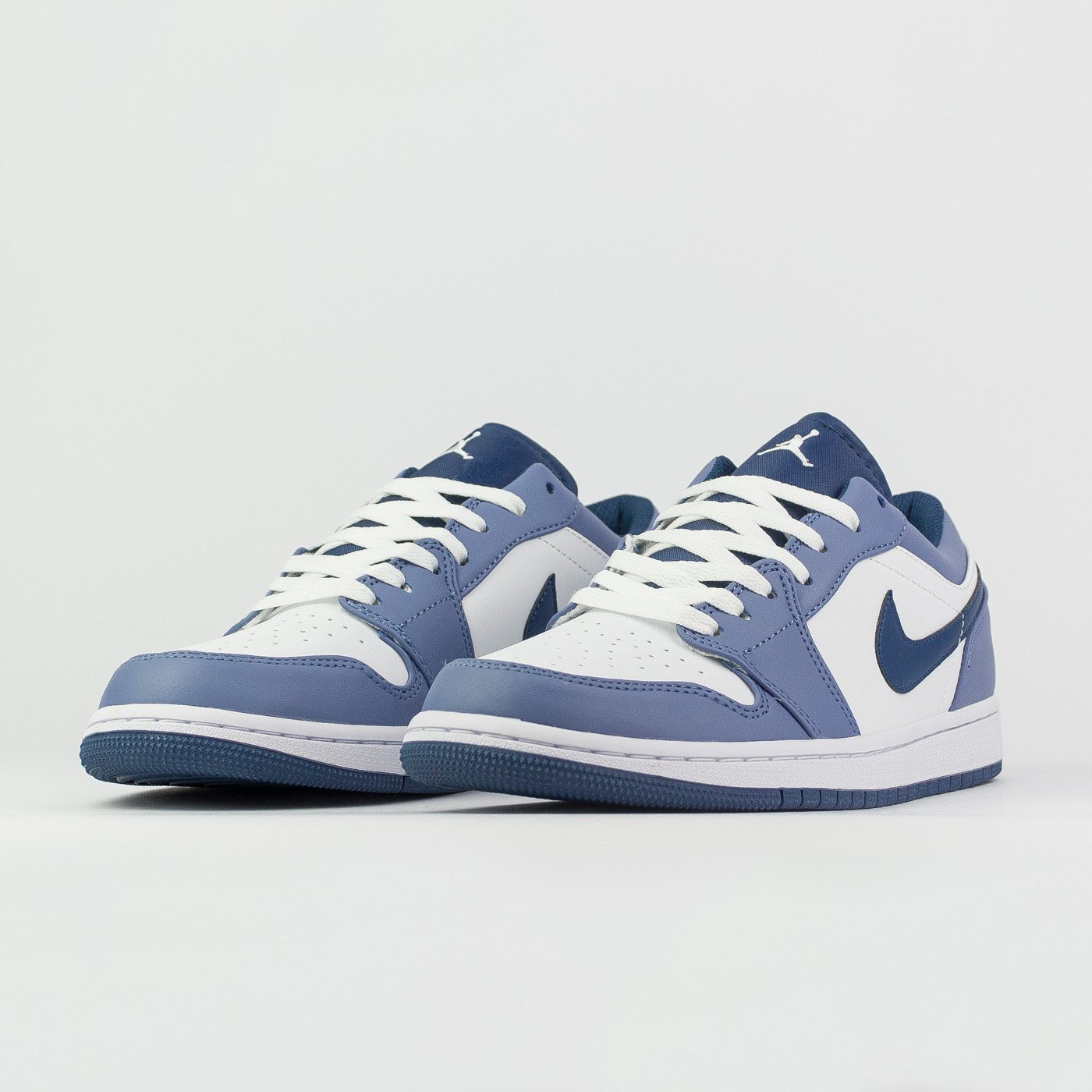 Nike air jordan shop low blue and white