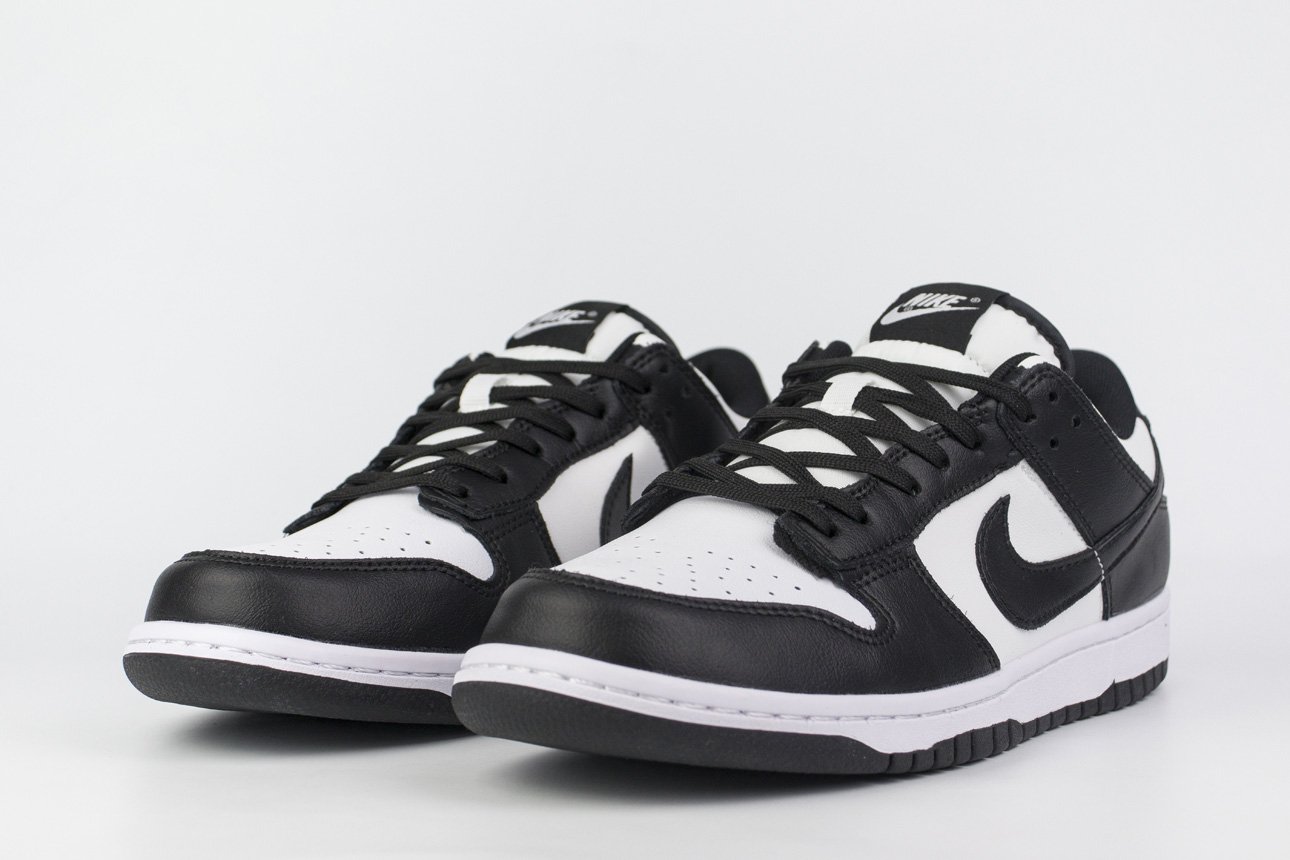 Nike dunks sb black hotsell and white