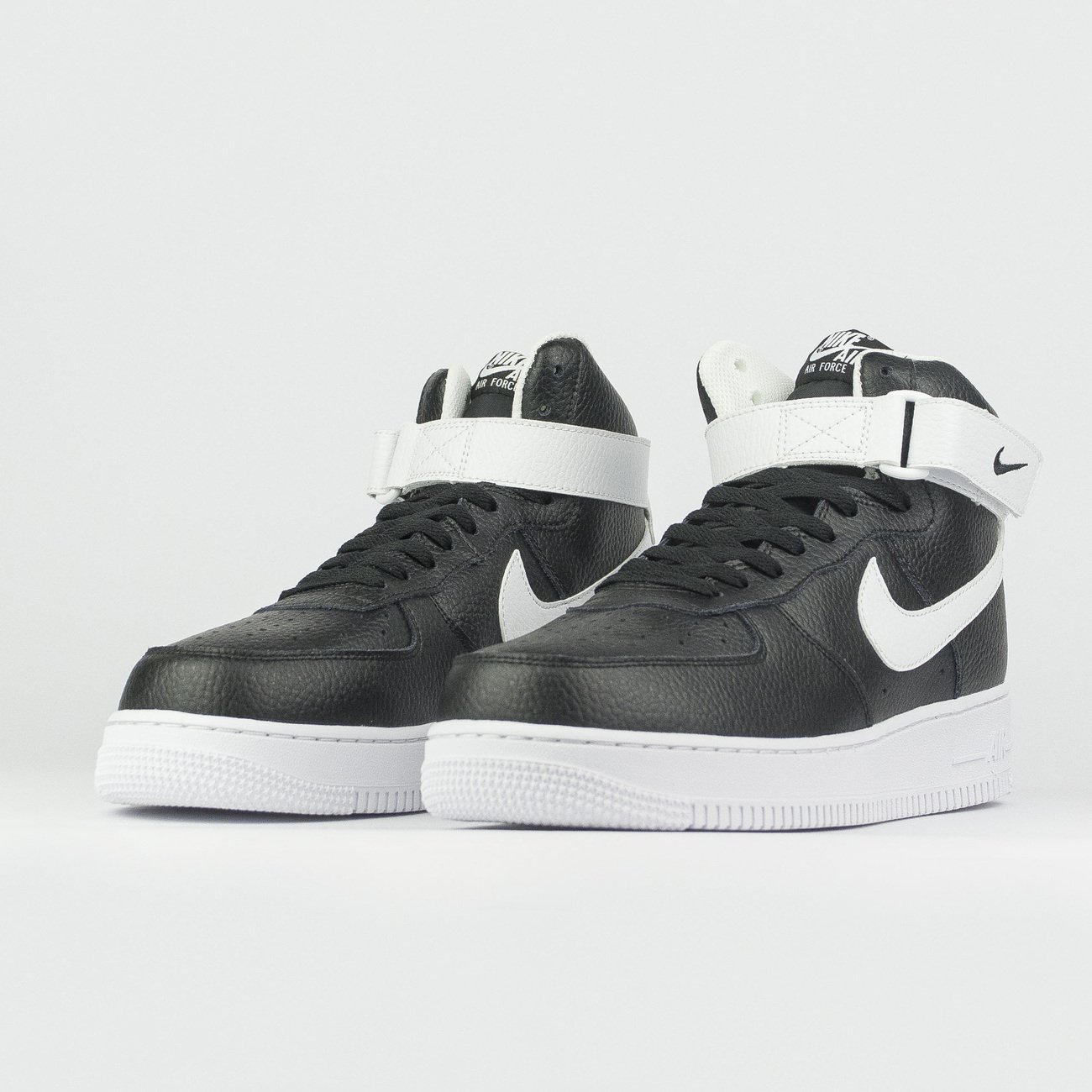 Air force 1 mid black white best sale