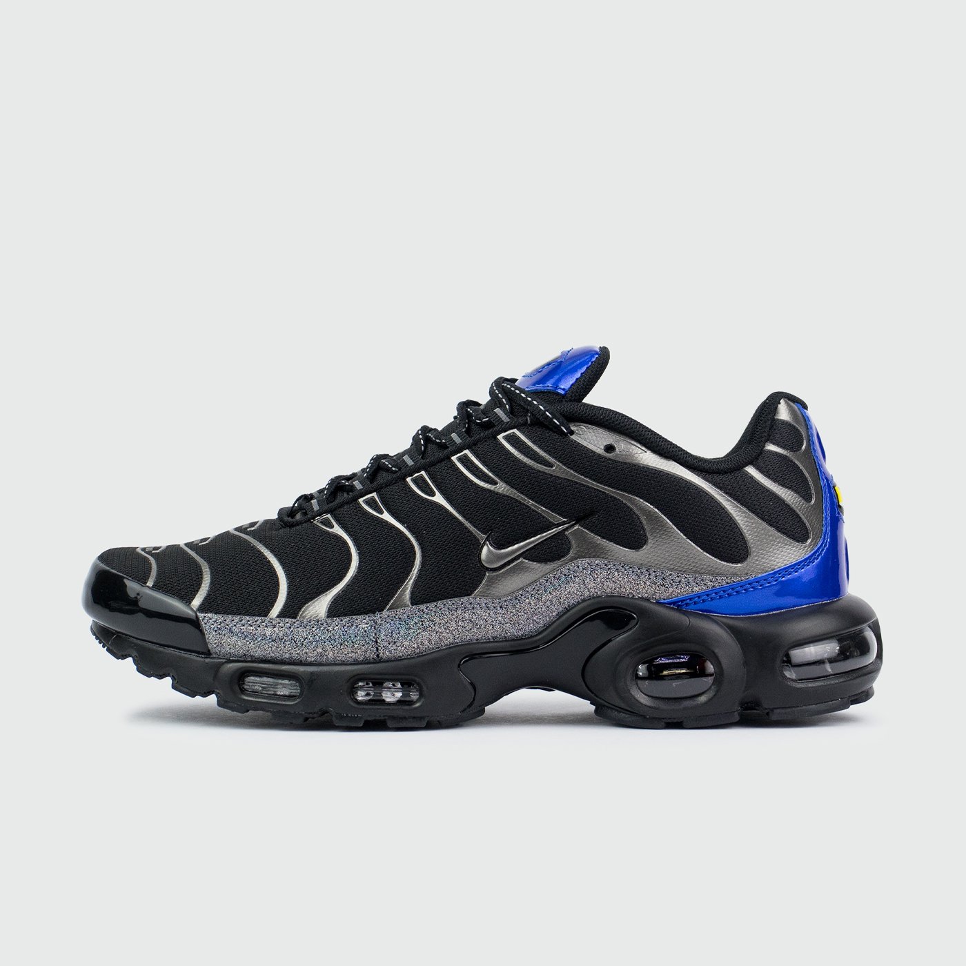 Air max plus gray and black hotsell