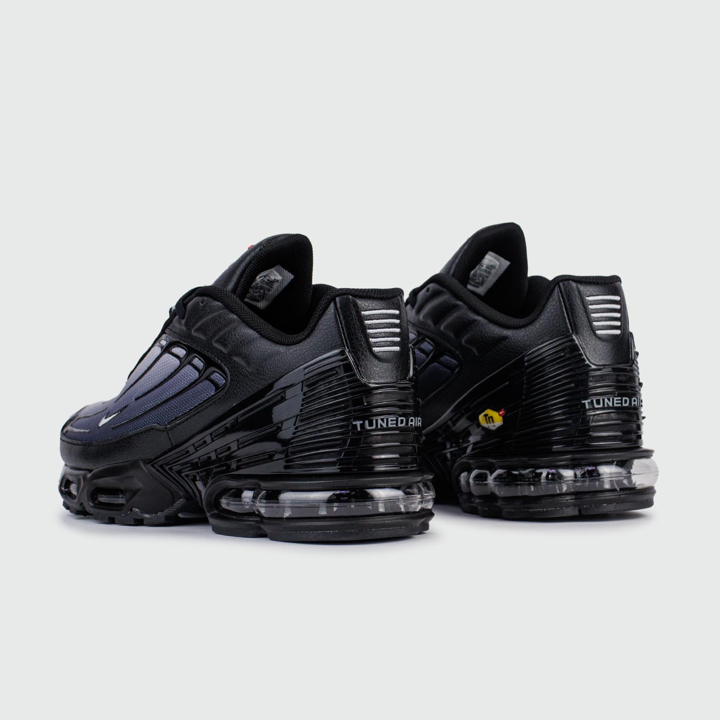 Air max plus 3 black junior best sale