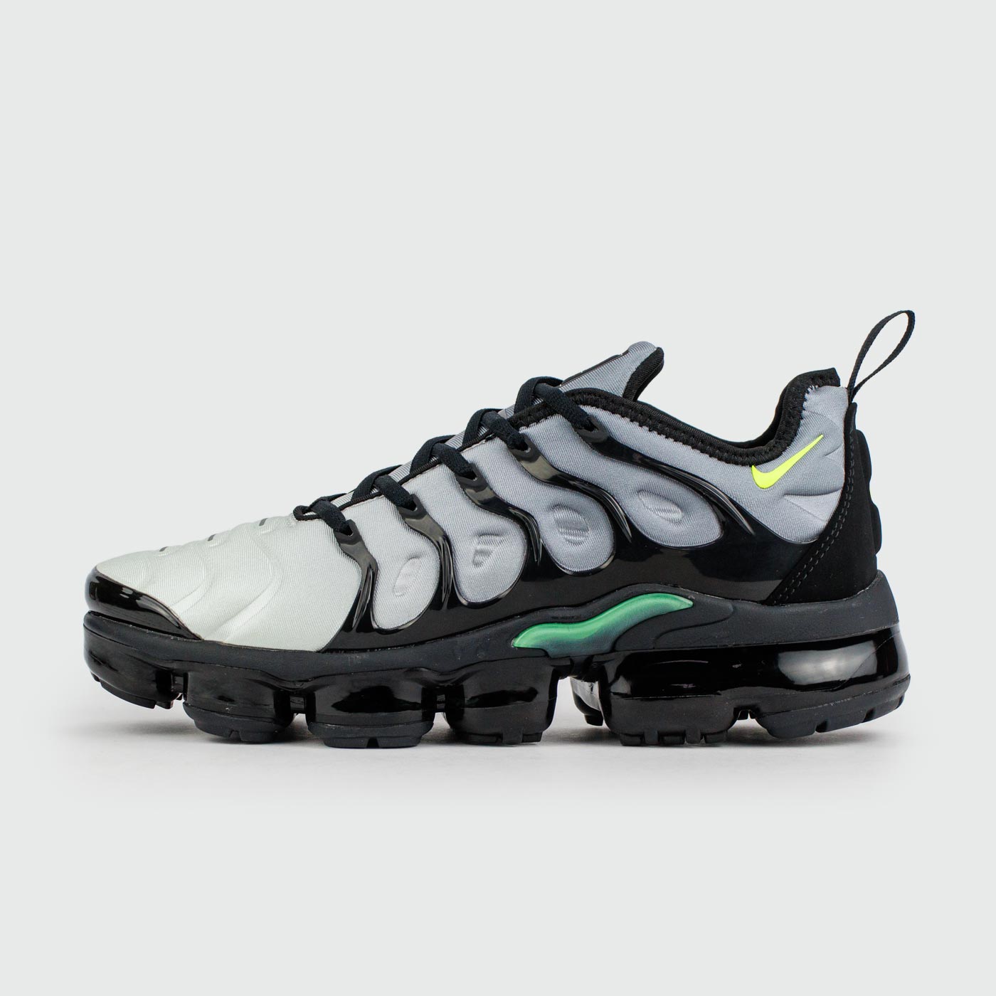 Nike grey vapormax plus best sale